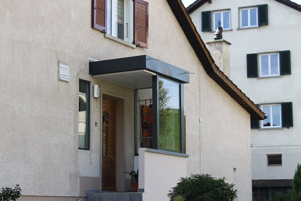 Toit sur-mesure pour entrée
